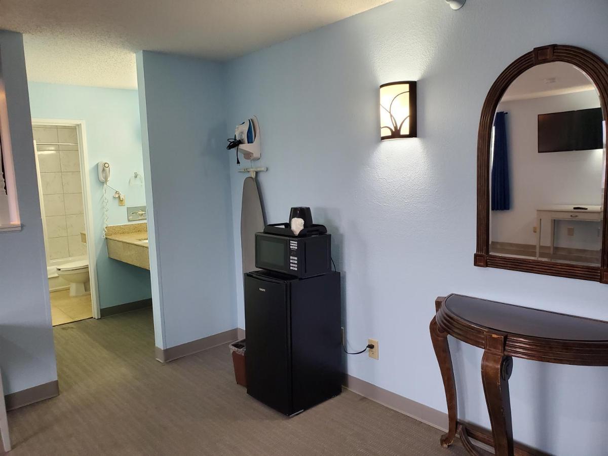 Coastal Inn & Suites Уилмингтън Екстериор снимка