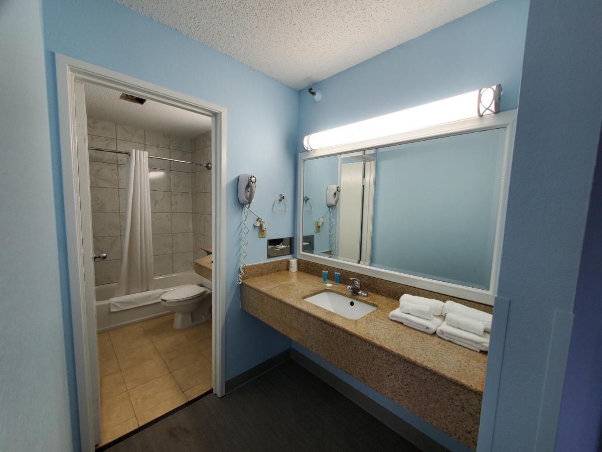 Coastal Inn & Suites Уилмингтън Екстериор снимка