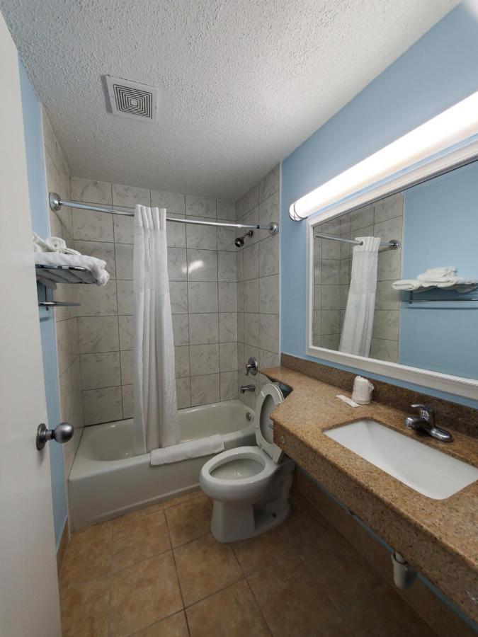 Coastal Inn & Suites Уилмингтън Екстериор снимка