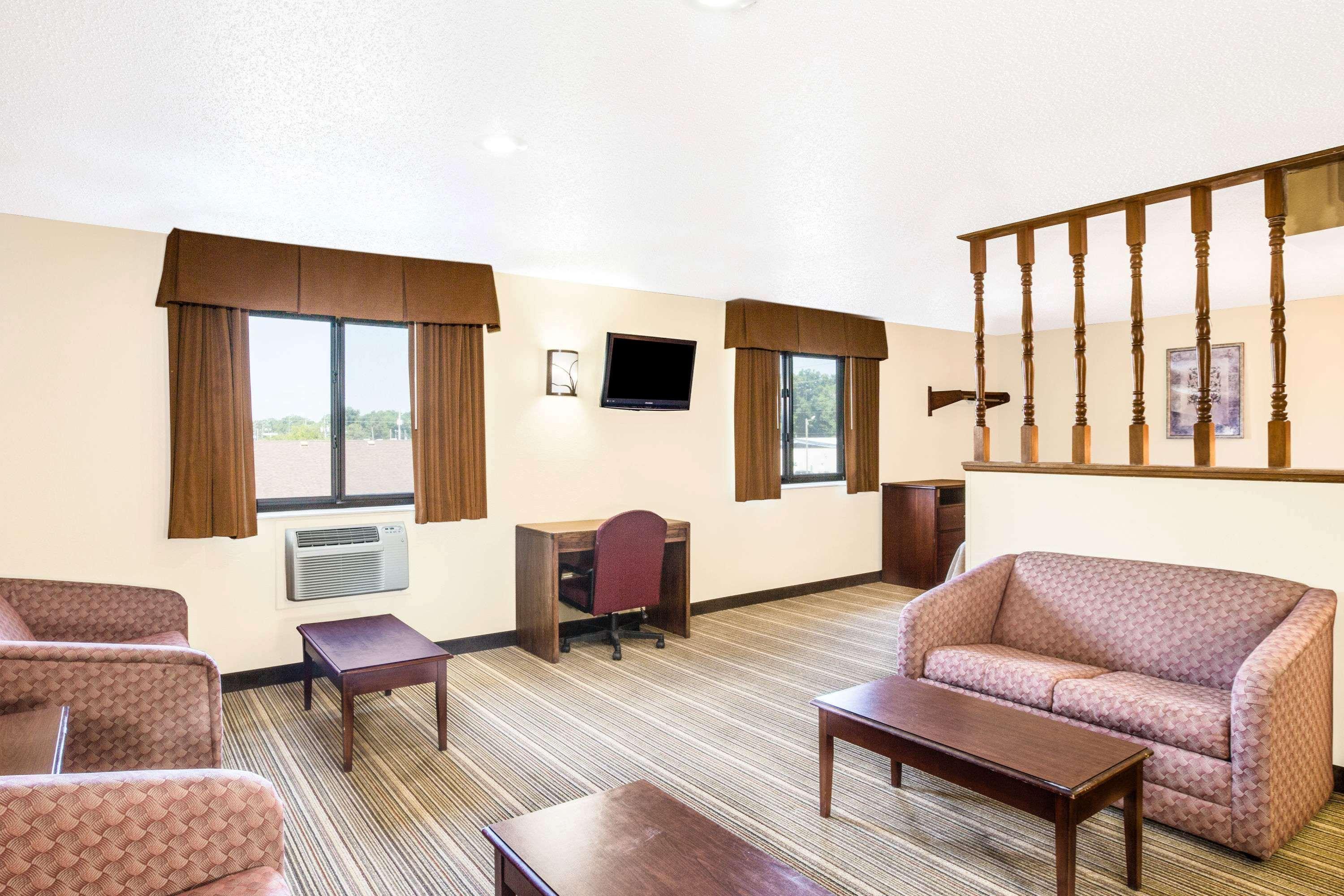 Coastal Inn & Suites Уилмингтън Екстериор снимка