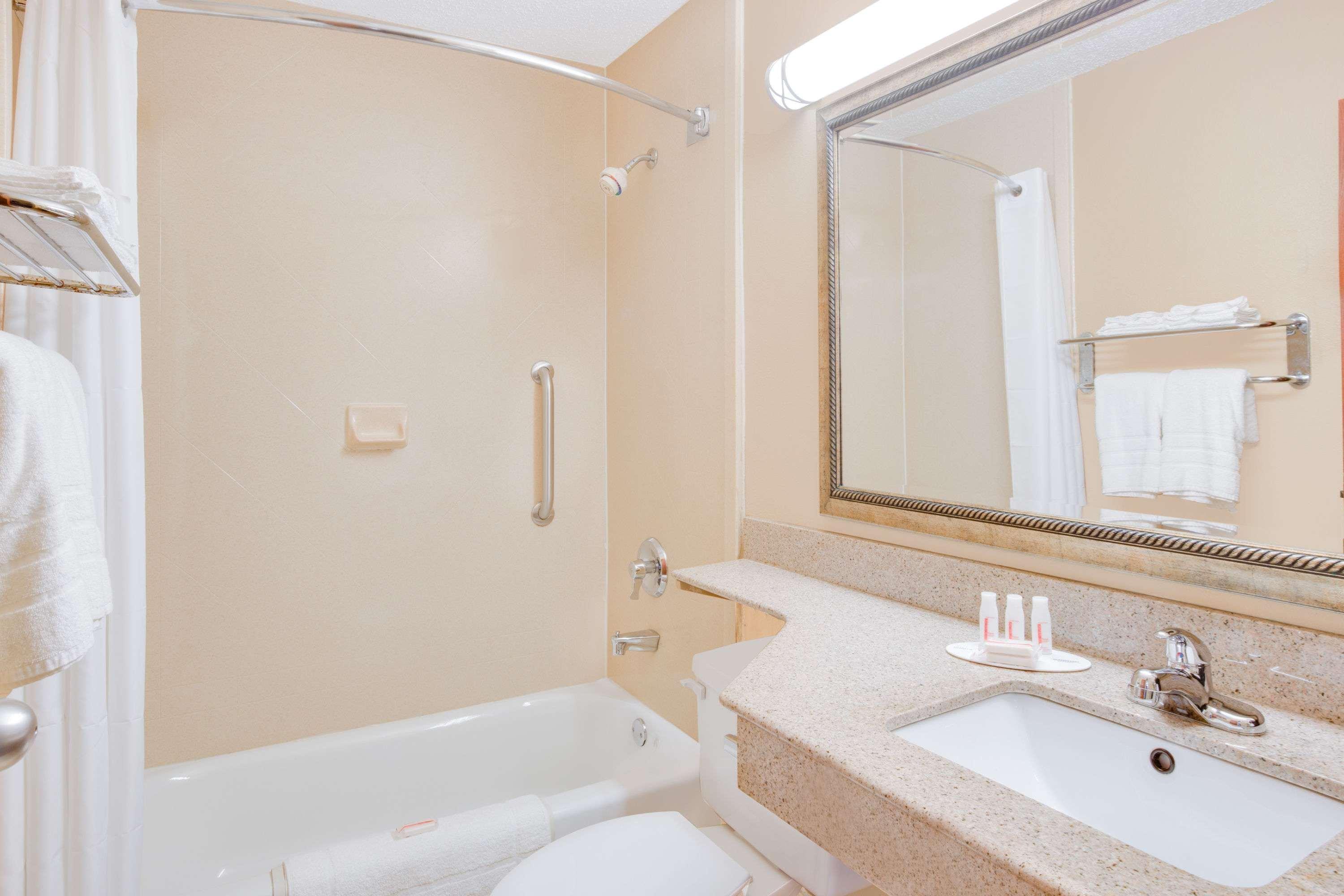 Coastal Inn & Suites Уилмингтън Екстериор снимка