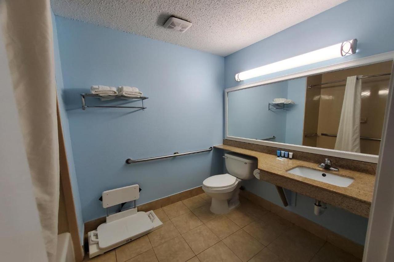 Coastal Inn & Suites Уилмингтън Екстериор снимка