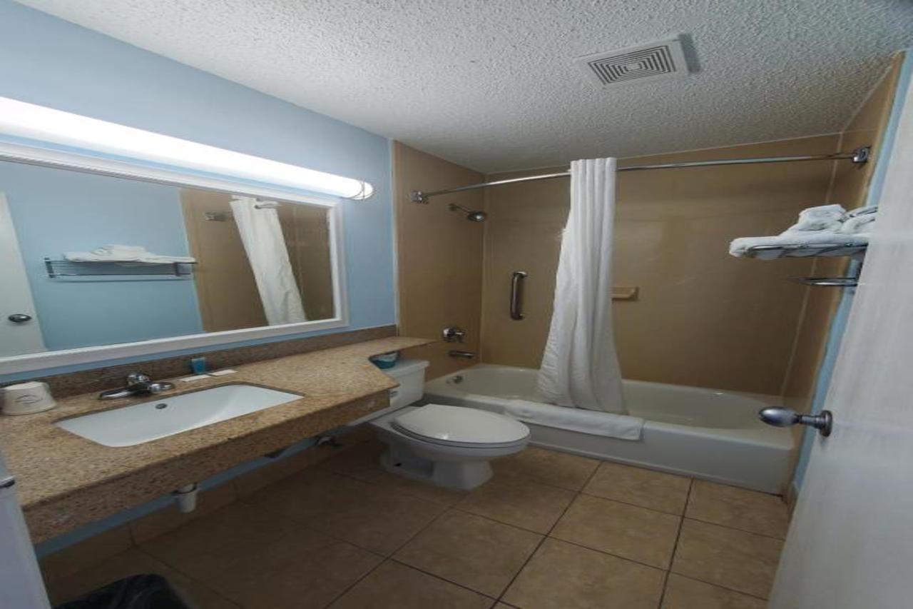 Coastal Inn & Suites Уилмингтън Екстериор снимка
